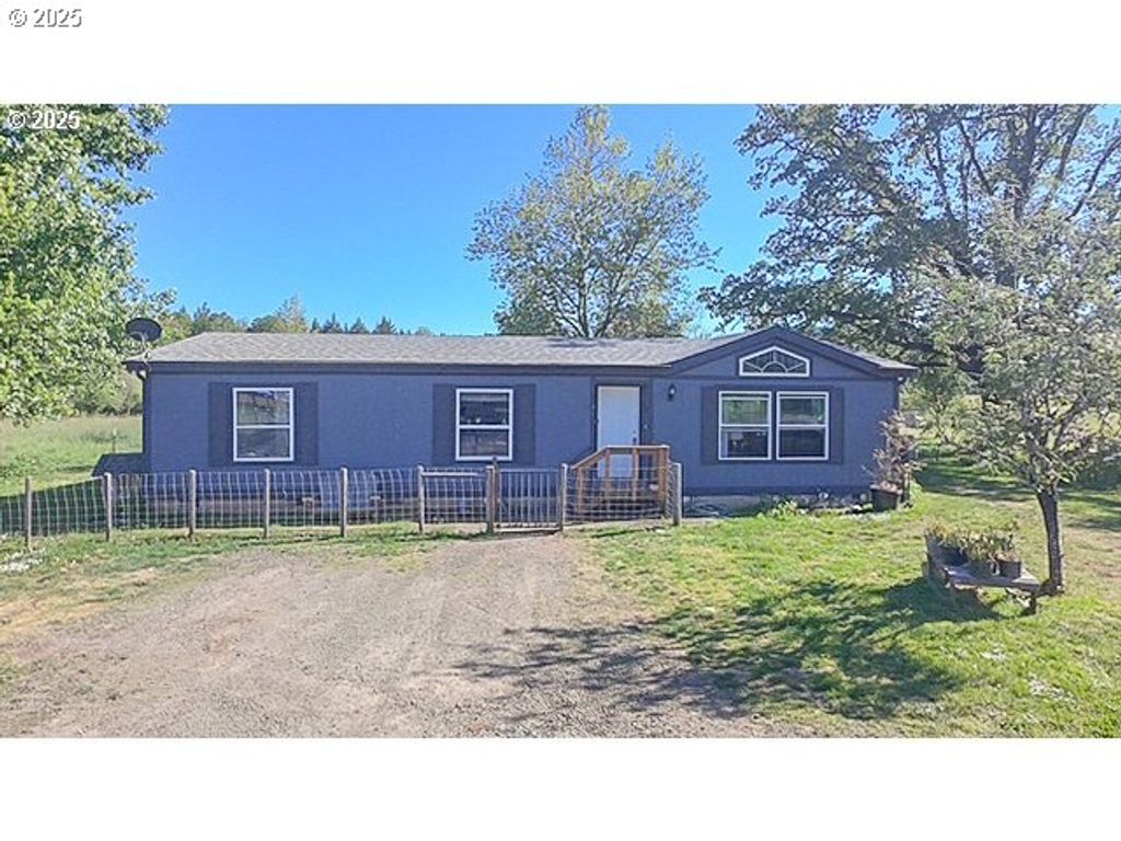 87676 TERRITORIAL Hwy, Veneta, OR 97487