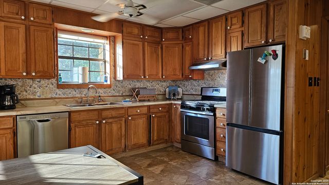 1647 Rio Ranchero, Pipe Creek, TX 78063