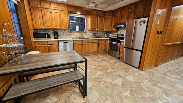 1647 Rio Ranchero, Pipe Creek, TX 78063