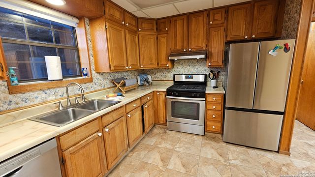 1647 Rio Ranchero, Pipe Creek, TX 78063