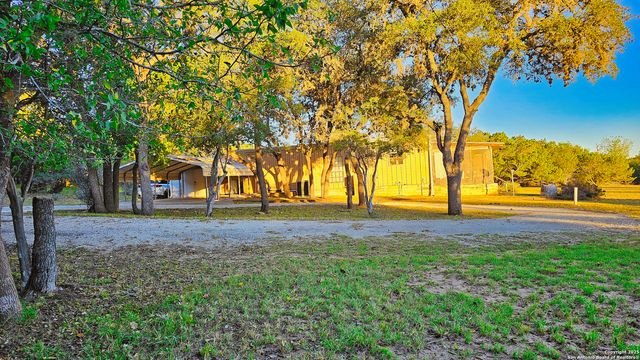 1647 Rio Ranchero, Pipe Creek, TX 78063