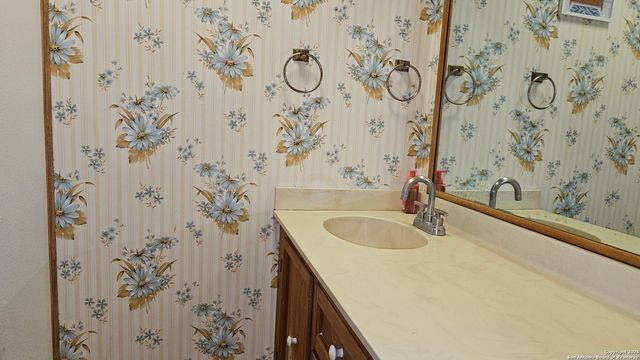 1647 Rio Ranchero, Pipe Creek, TX 78063