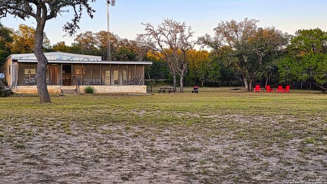 1647 Rio Ranchero, Pipe Creek, TX 78063