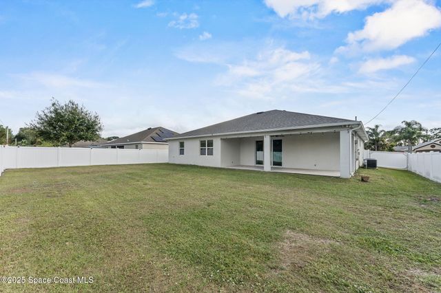 951 Hosbine Street SE, Palm Bay, FL 32909