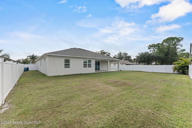 951 Hosbine Street SE, Palm Bay, FL 32909