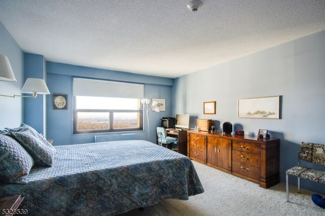 2 Claridge Dr 10ME 10ME, Verona Twp., NJ 07044
