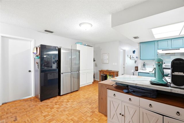 6300 86TH AVENUE N, Pinellas Park, FL 33782