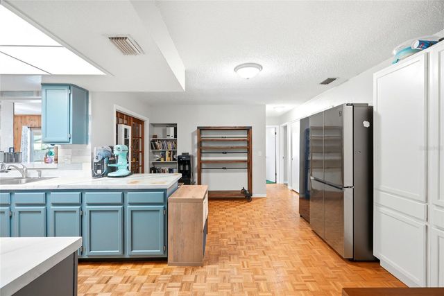 6300 86TH AVENUE N, Pinellas Park, FL 33782