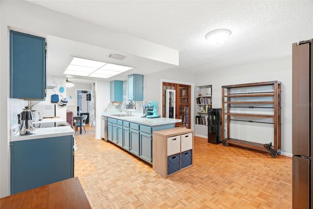6300 86TH AVENUE N, Pinellas Park, FL 33782