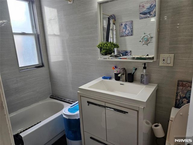 12 Wright Avenue, Jersey City, NJ 07306