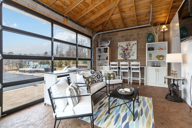 348 Runway Boulevard, Somerset, KY 42503