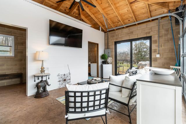 348 Runway Boulevard, Somerset, KY 42503