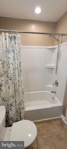 423 N MOUNT VERNON CIR, Bensalem, PA 19020