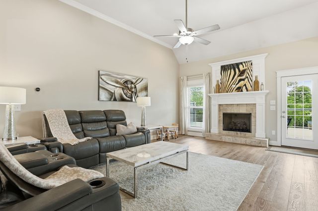 521 Coles Ferry Rd, Gallatin, TN 37066