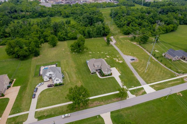 521 Coles Ferry Rd, Gallatin, TN 37066