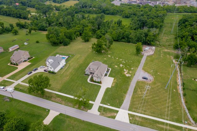521 Coles Ferry Rd, Gallatin, TN 37066