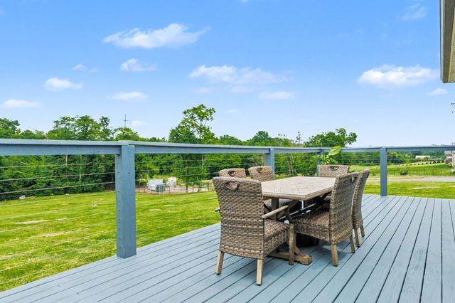 521 Coles Ferry Rd, Gallatin, TN 37066