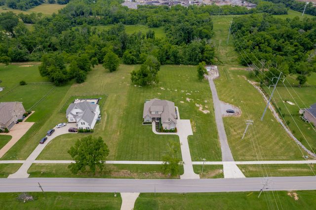 521 Coles Ferry Rd, Gallatin, TN 37066