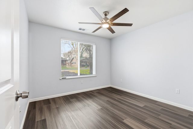 374 W Main St, Turlock, CA 95380