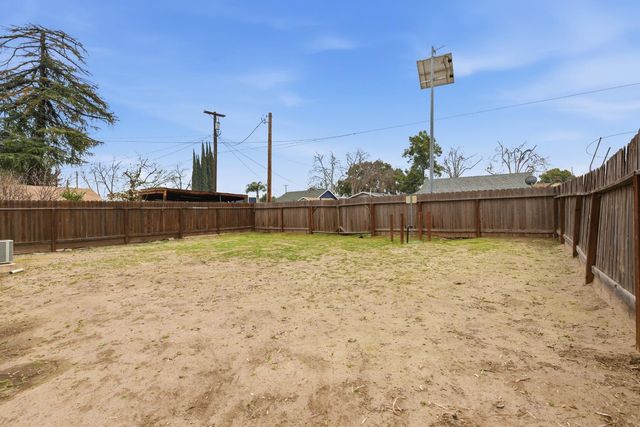 374 W Main St, Turlock, CA 95380