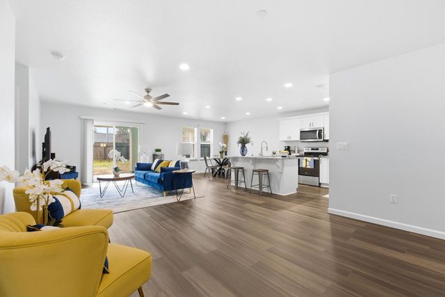 374 W Main St, Turlock, CA 95380