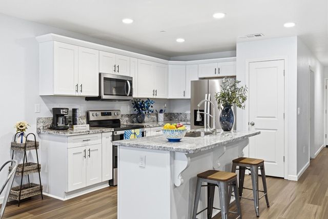 374 W Main St, Turlock, CA 95380