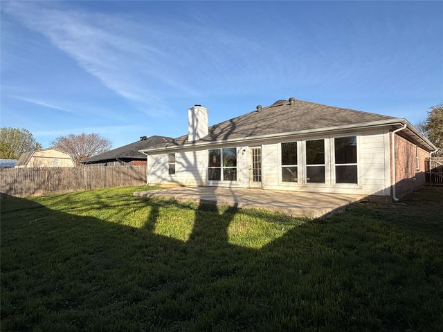 1602 Crestmeadow Lane, Mansfield, TX 76063