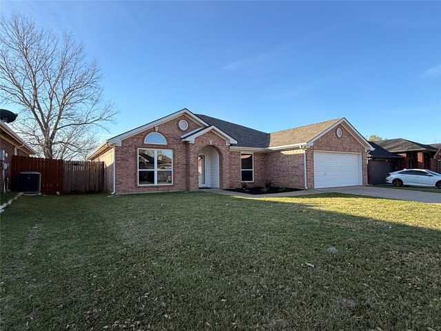 1602 Crestmeadow Lane, Mansfield, TX 76063