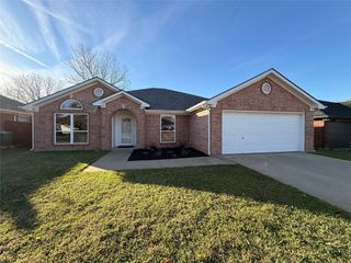 1602 Crestmeadow Lane, Mansfield, TX 76063