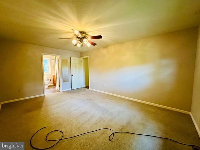 35 JOHNSTON CIR, Hanover, PA 17331