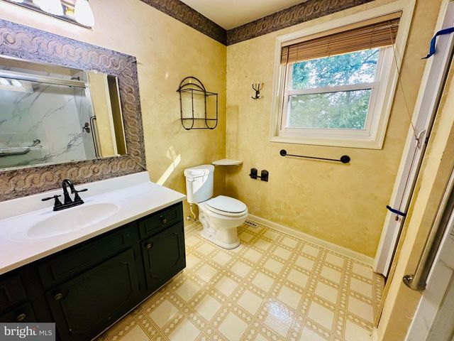 35 JOHNSTON CIR, Hanover, PA 17331