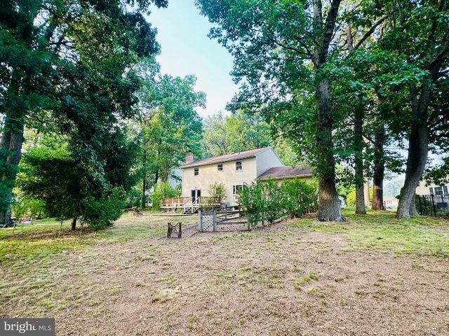 35 JOHNSTON CIR, Hanover, PA 17331