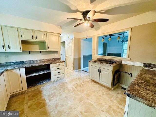 35 JOHNSTON CIR, Hanover, PA 17331