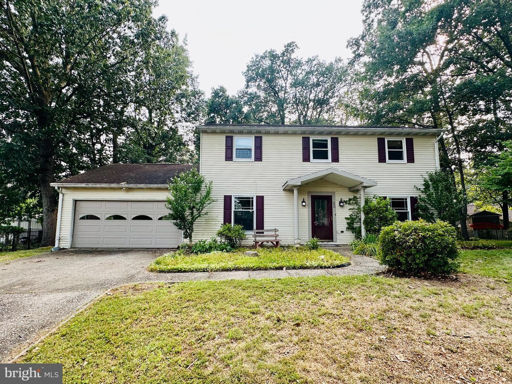 35 JOHNSTON CIR, Hanover, PA 17331