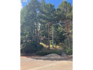 0 Fir St, North Bend, OR 97459