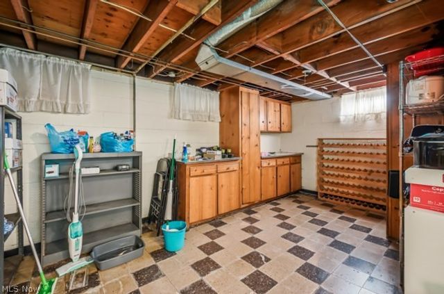 1172 Westwood Drive NW, Warren, OH 44485