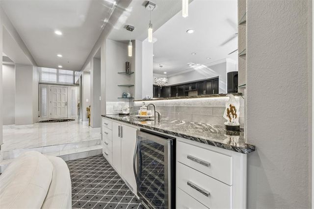 6128 Stonegate Place, Edmond, OK 73025