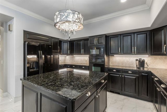 6128 Stonegate Place, Edmond, OK 73025