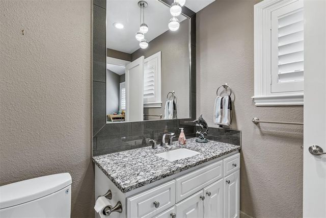 6128 Stonegate Place, Edmond, OK 73025
