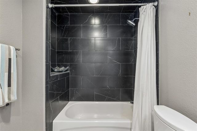 6128 Stonegate Place, Edmond, OK 73025