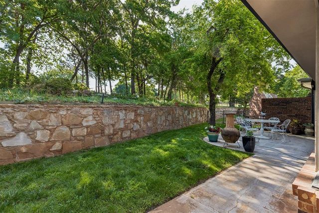 6128 Stonegate Place, Edmond, OK 73025