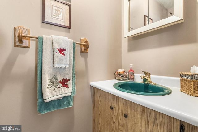 17 VINTAGE DR, East Windsor, NJ 08520