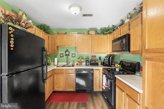 17 VINTAGE DR, East Windsor, NJ 08520