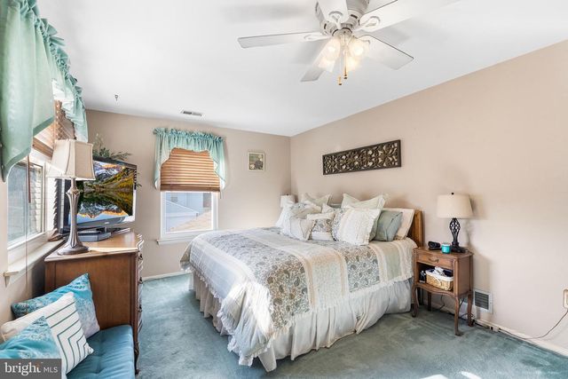 17 VINTAGE DR, East Windsor, NJ 08520
