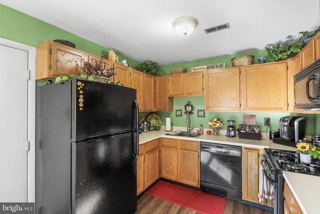 17 VINTAGE DR, East Windsor, NJ 08520