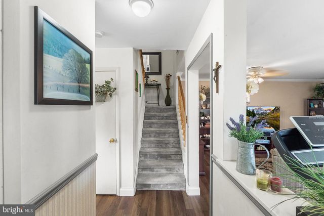 17 VINTAGE DR, East Windsor, NJ 08520