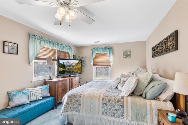 17 VINTAGE DR, East Windsor, NJ 08520