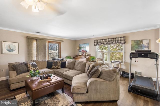 17 VINTAGE DR, East Windsor, NJ 08520