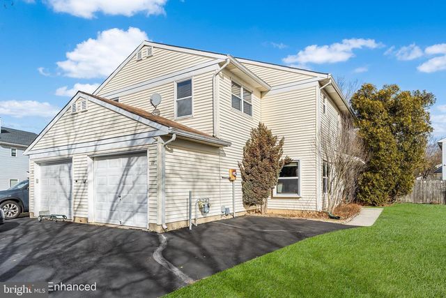 17 VINTAGE DR, East Windsor, NJ 08520