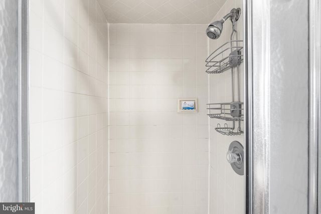 17 VINTAGE DR, East Windsor, NJ 08520